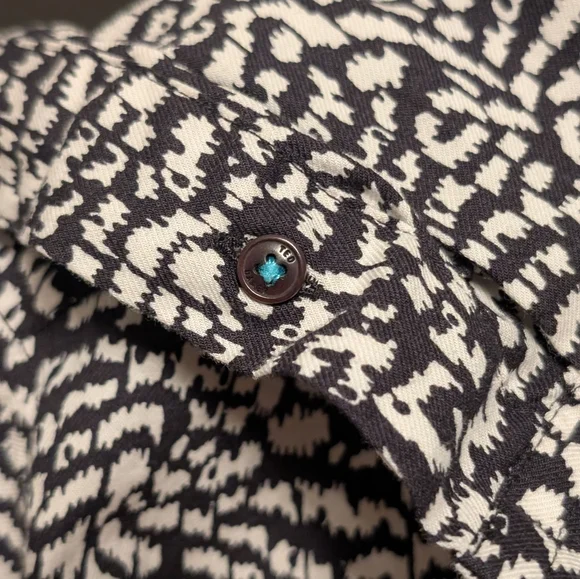 Ted Baker Men's L print for your wild side. Button detail gorgeous - Picture 10 of 15